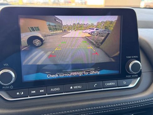 Used 2024 Nissan Rogue SV FWD image 5