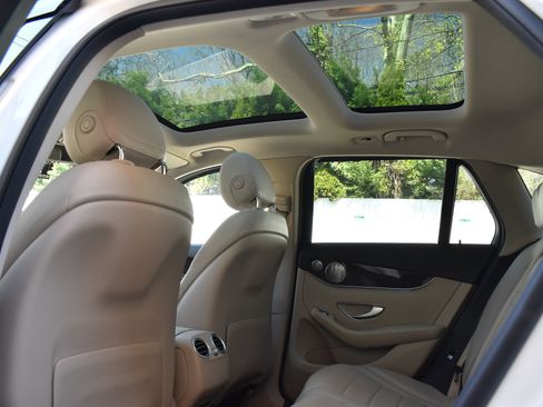 Used 2017 Mercedes-Benz GLC 300 4MATIC image 22