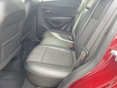 Used 2021 Chevrolet Trax LT w/ LT Convenience Package image 12