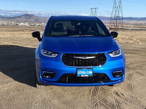 New 2026 Chrysler Pacifica Limited image 10