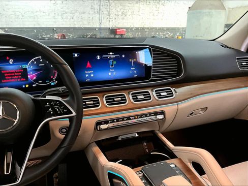 Used 2025 Mercedes-Benz GLE 350 4MATIC image 9