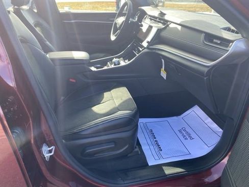 New 2026 Jeep Grand Cherokee Altitude image 32