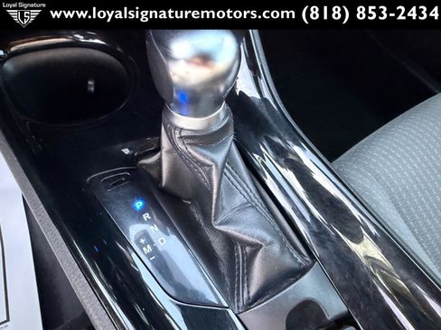 Used 2019 Toyota C-HR XLE image 21