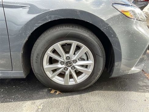 Used 2025 Toyota Camry SE image 7