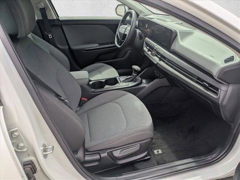 Used 2025 Kia K4 FWD image 18