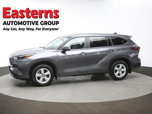 Used 2024 Toyota Highlander LE image 59