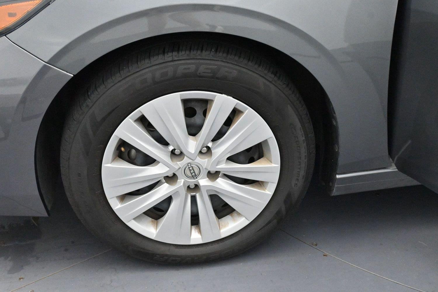 Used 2024 Nissan Sentra S FWD image 31
