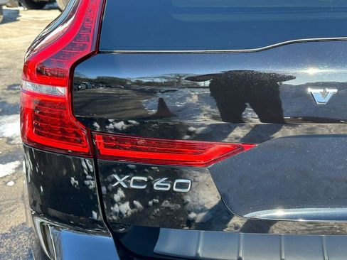 Used 2022 Volvo XC60 B5 Momentum w/ Climate Package image 34