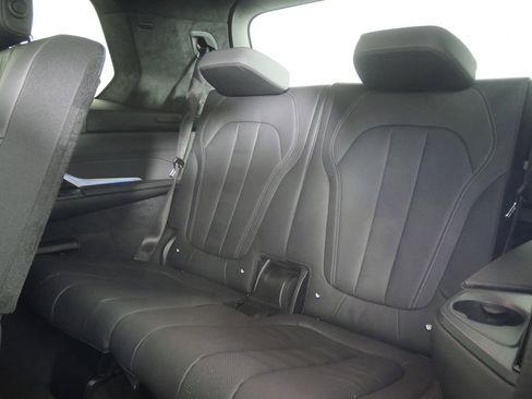 Used 2022 BMW X7 xDrive40i w/ M Sport Package AWD/4WD image 16