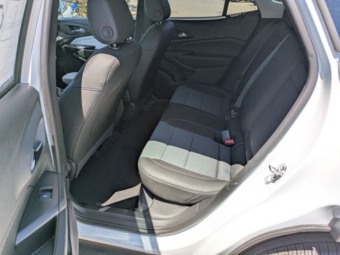 Used 2025 Chevrolet Trax LT w/ Driver Confidence Package image 13