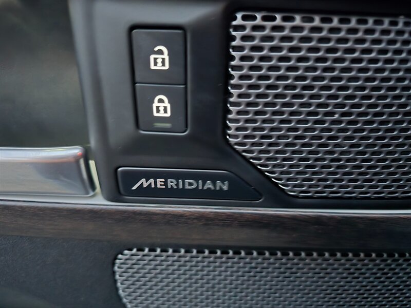 Used 2023 Land Rover Defender 110 S AWD/4WD image 10