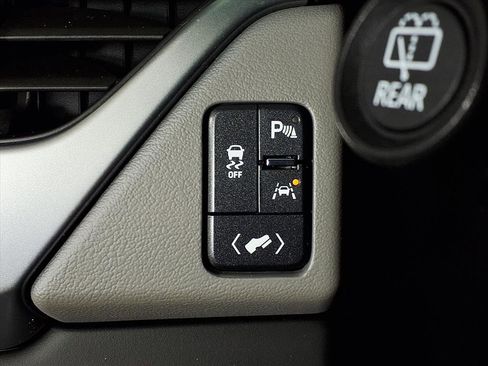 Used 2018 Chevrolet Suburban LT image 20