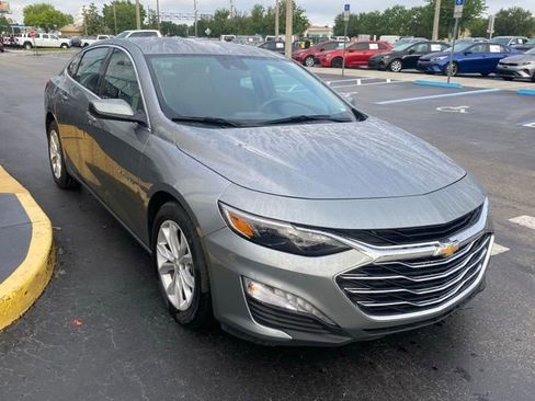 Used 2025 Chevrolet Malibu LT image 2