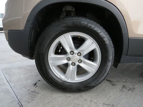 Used 2018 Chevrolet Trax LT w/ LT Convenience Package image 42