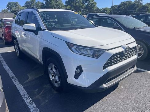 Used 2019 Toyota RAV4 XLE w/ Convenience Package FWD image 1