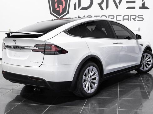 Used 2020 Tesla Model X Long Range image 12