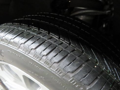 Used 2024 GMC Yukon XL Denali w/ Advanced Technology Package image 7