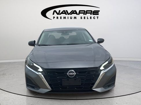 Used 2025 Nissan Altima 2.5 SV FWD image 2
