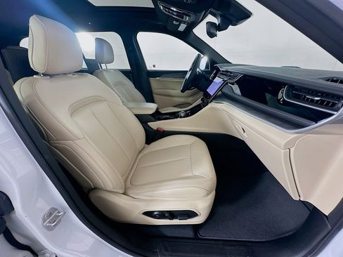 Used 2023 Jeep Grand Cherokee 4WD 4xe w/ Luxury Tech Group II image 33