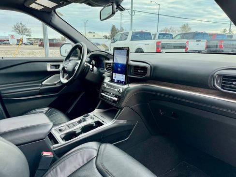 Used 2020 Ford Explorer Platinum w/ Premium Technology Package image 20