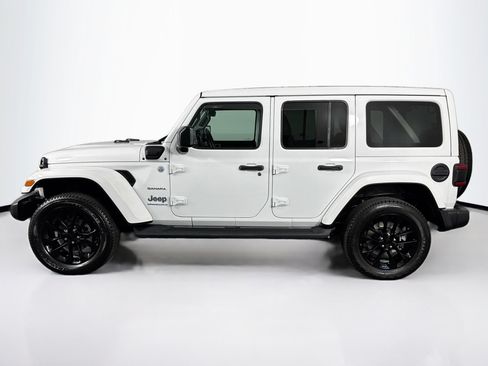 Used 2023 Jeep Wrangler Unlimited Sahara w/ Cold Weather Group AWD/4WD image 7
