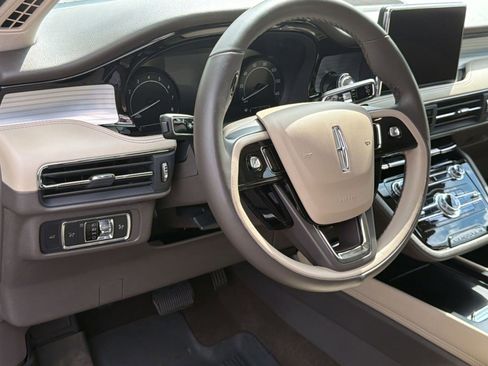 Used 2021 Lincoln Corsair AWD image 4