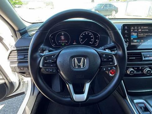 Used 2018 Honda Accord Touring image 26