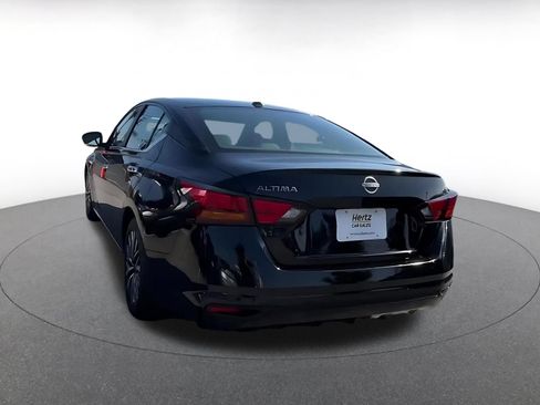 Used 2025 Nissan Altima 2.5 SV FWD image 11