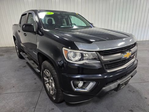 Used 2017 Chevrolet Colorado Z71 AWD/4WD image 2