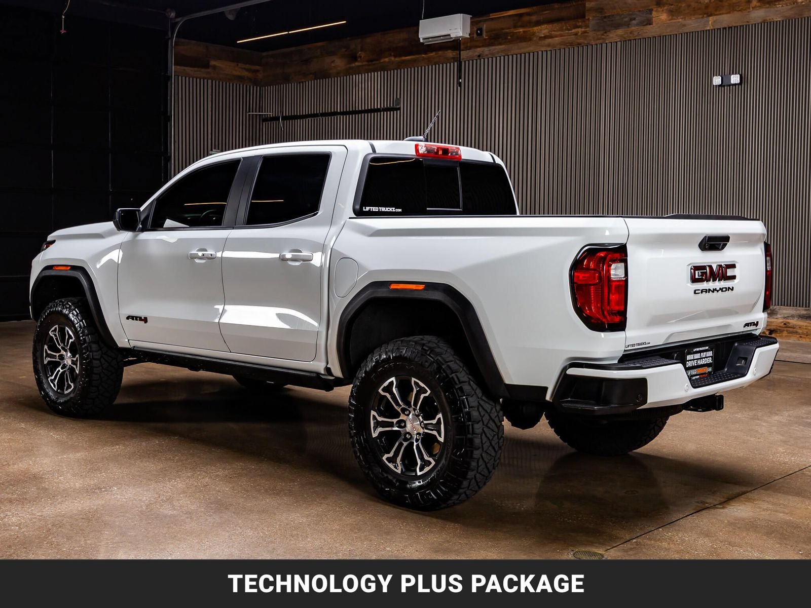Used 2024 GMC Canyon AT4 w/ AT4 Premium Package AWD/4WD image 6