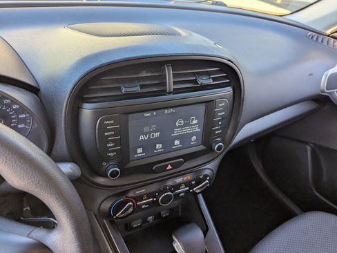 Used 2020 Kia Soul LX image 23