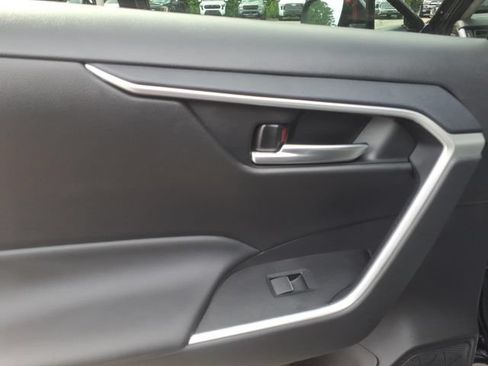 Used 2025 Toyota RAV4 XLE w/ Convenience Package FWD image 6