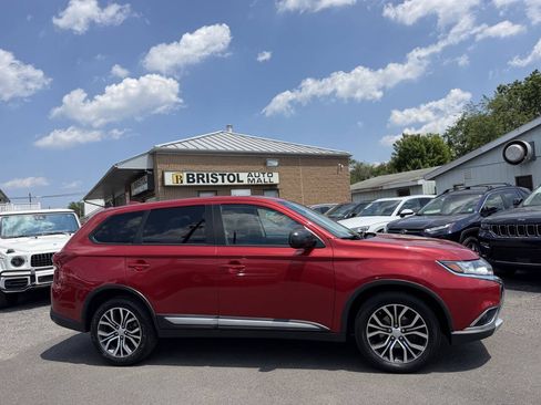 Used 2017 Mitsubishi Outlander ES AWD/4WD image 1