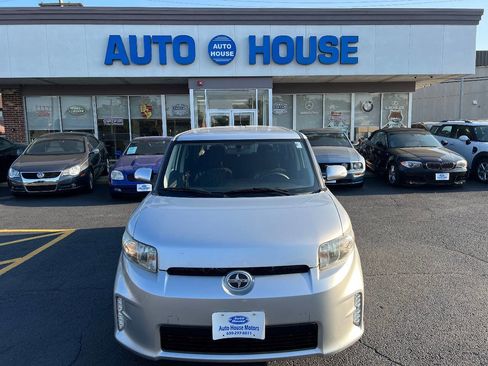 Used 2015 Scion xB image 2