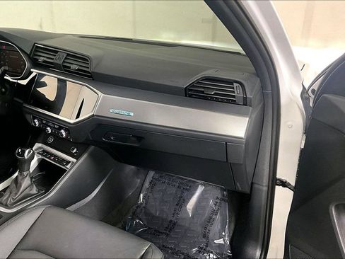 Used 2024 Audi Q3 2.0T Premium Plus w/ Premium Plus Package image 16