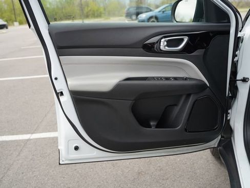 Used 2022 Jeep Compass Limited image 14