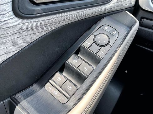 Certified 2023 Nissan Rogue SV FWD image 33