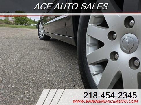 Used 2016 Chrysler Town & Country Touring image 5