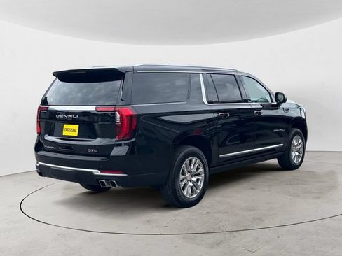 Used 2026 GMC Yukon XL Denali w/ Sun & Power Step Package AWD/4WD image 5