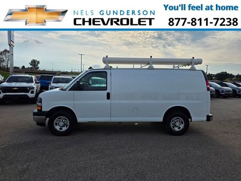 Used 2018 Chevrolet Express 3500 w/ Driver Convenience Package image 3