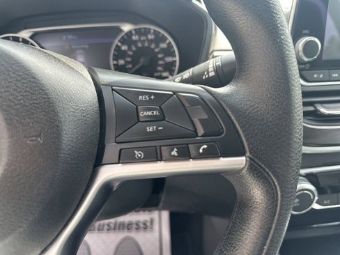 Used 2024 Nissan Altima 2.5 SV image 12