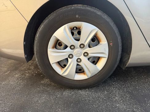 Used 2016 Hyundai Elantra SE FWD image 23