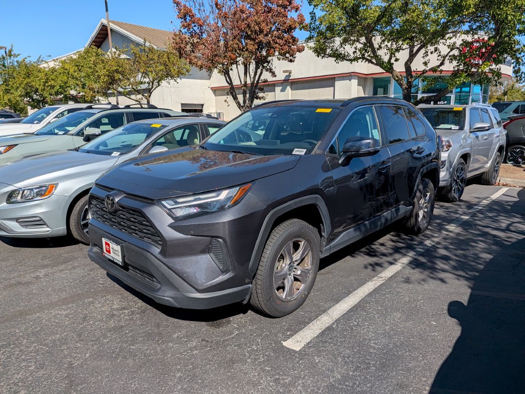 Used 2022 Toyota RAV4 XLE w/ Convenience Package FWD image 8