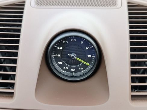 Used 2022 Porsche Cayenne E-Hybrid image 16