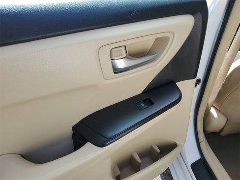 Used 2017 Toyota Camry LE image 13