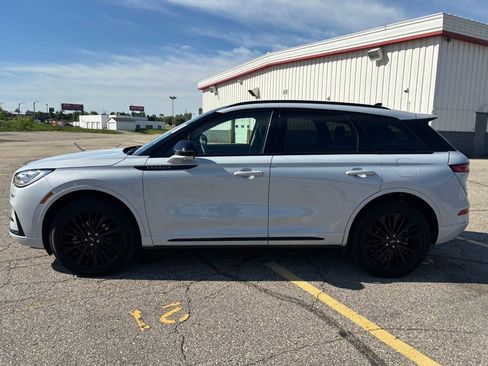 Used 2025 Lincoln Corsair Reserve w/ Jet Appearance Package AWD/4WD image 4