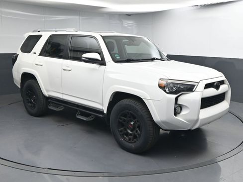 Used 2017 Toyota 4Runner SR5 Premium AWD/4WD image 1