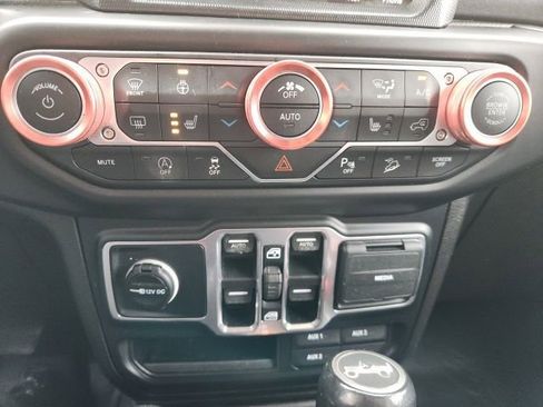 Used 2019 Jeep Wrangler Unlimited Sahara w/ Quick Order Package 24M Moab image 20