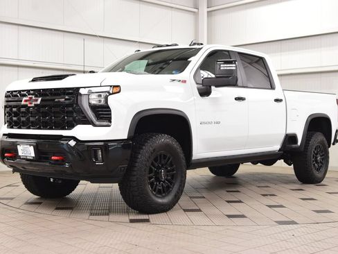 Used 2026 Chevrolet Silverado 2500 ZR2 AWD/4WD image 3