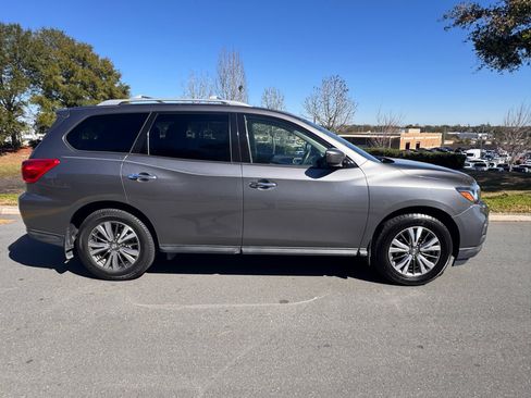 Used 2019 Nissan Pathfinder S image 30